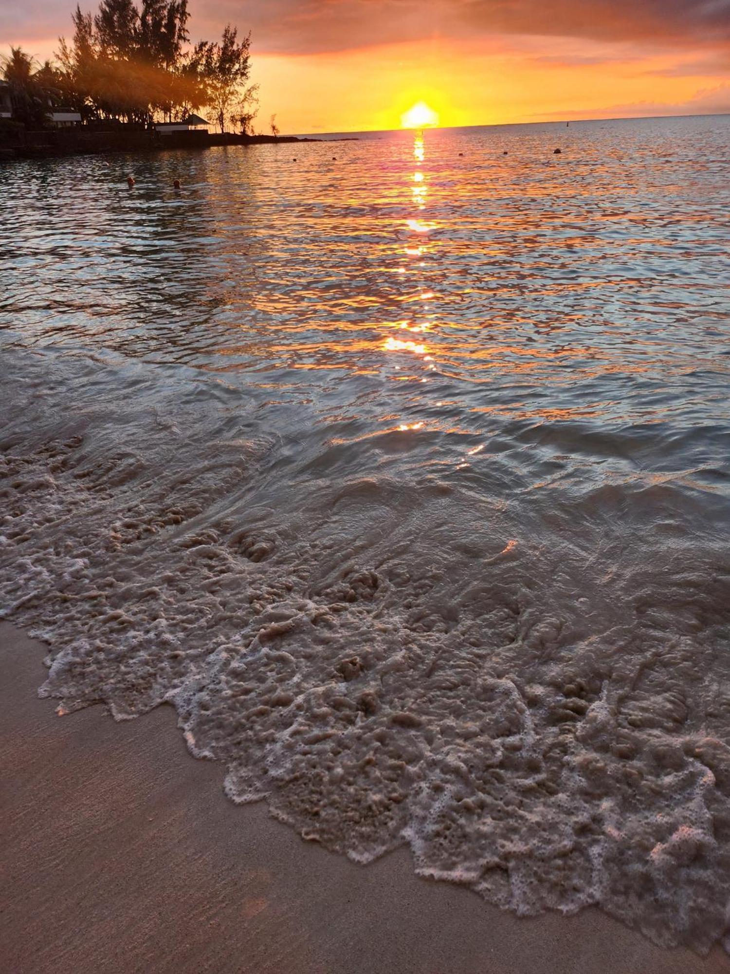 Ferienwohnung Sunset Bliss Pereybere 3 Pereybere Beach Exterior foto